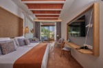 Hotel Cala San Miguel Resort The Club, Curio Collection by Hilton wakacje