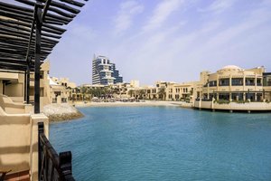 Hotel F1 GRAND PRIX - NOVOTEL BAHRAIN AL DANA RESORT wakacje