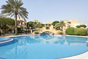 Hotel F1 GRAND PRIX - NOVOTEL BAHRAIN AL DANA RESORT wakacje
