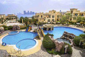 Hotel F1 GRAND PRIX - NOVOTEL BAHRAIN AL DANA RESORT wakacje