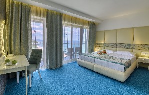 Twin Standard Room (LateralSeaView)