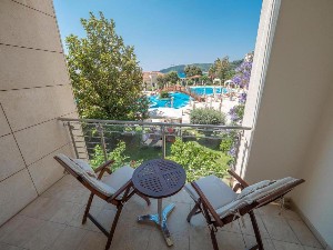 Superior PoolView Room