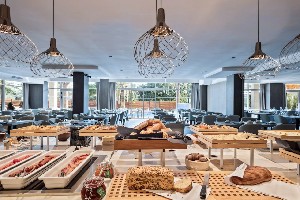 Hotel AMI BUDVA PETROVAC wakacje