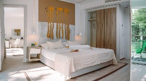 Gold Family Interconnecting Room with Balcony