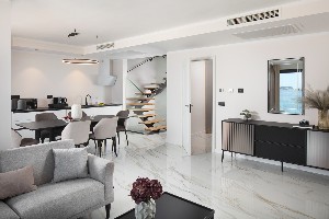 3 Bedroom Premium Apartment for 6 balcony