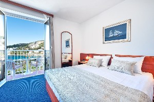 Standard Room with Balcony and Sea 