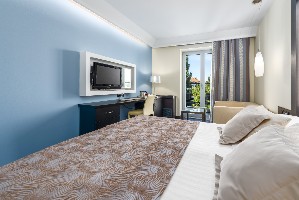 Classic Room Balcony Garden View