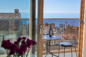 suite with balcony and sea view