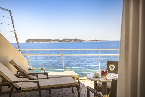 Superior V Level Suite (SeaView, Balcony)