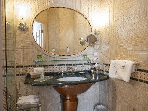 Deluxe Suite (Attic)