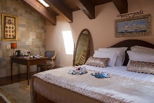 Classic Room (Attic)