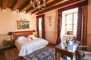 Corner Deluxe Room (CityView)