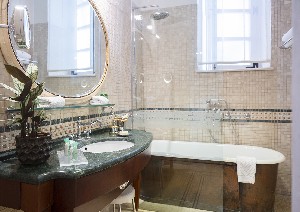 JuniorSuite (CityView, Balcony)