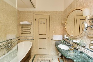 Corner Deluxe Room (CityView)