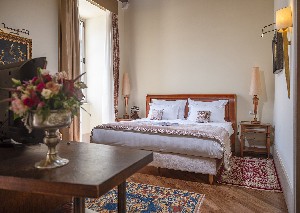 JuniorSuite (CityView, Balcony)