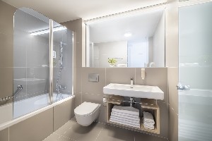 Superior Family room, balcony, parkview