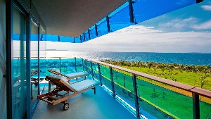 SeniorSuite (SeaSide, Balcony)