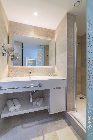 Single Room Hotel Atrium View