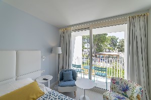 FamilyRoom (GardenView, Balcony)