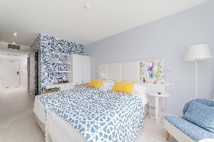 FamilyRoom (GardenView, FrenchBalcony)