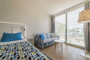 FamilyRoom (GardenView, FrenchBalcony)