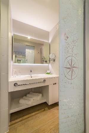 FamilyRoom (GardenView, FrenchBalcony)