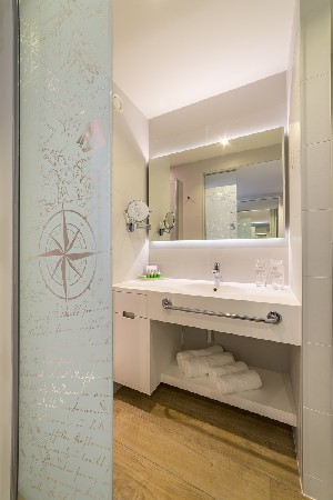 Room (GardenView, Balcony)