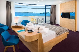 Deluxe Room (SeaView, Balcony)