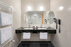 Deluxe Suite (Balcony)