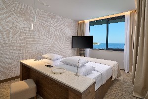 Premium Room (SeaView, Balcony)