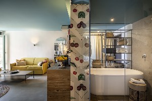 Cherry on Top [PlacesSuite] Balcony, Seaview