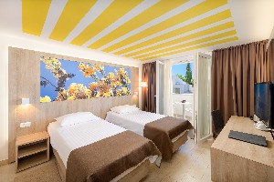 Superior Family Room wih Balcony in Annex Building