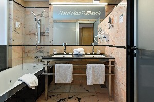 Deluxe Room (SeaView)