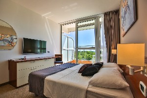 Double Room (SeaSide, Balcony)