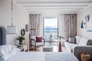 Large Superior Room (SeaView, Balcony)