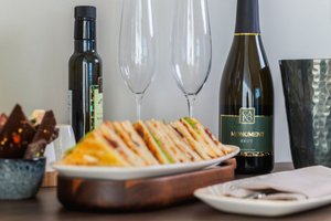 Corner Deluxe Suite (SeaView, Balcony)