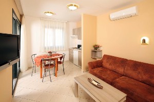 2 Bedroom Classic Apartment (Park View, Balcony)