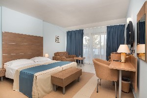 Residence Classic room balcony pool-side connected