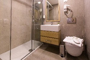 Superior room bathroom
