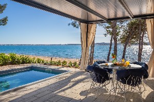 Amber Sea Luxury Holiday Home with pool