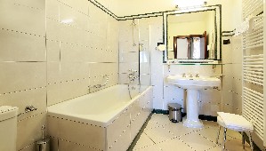Deluxe Double Bathroom