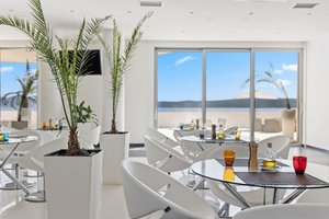 Nautilus Bar