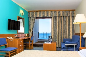 Double-twin room with sea view and balcony