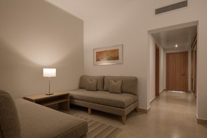deluxe family room 
