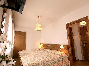 Hotel GARDENIA (ISOLACCIA) wakacje