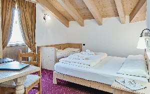 Hotel 2000 EIRA wakacje