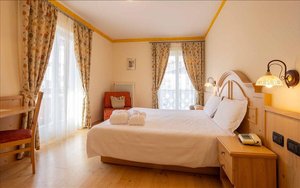 Hotel CREPEI wakacje