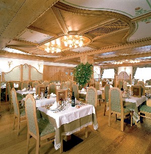 Hotel LUXURY HOTEL GRAND CHALET SOREGHES wakacje