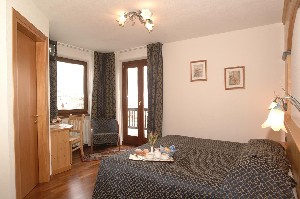 Hotel CORONA (CARANO) wakacje