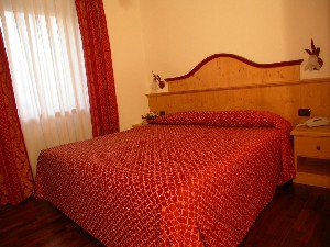 Hotel CORONA (CARANO) wakacje